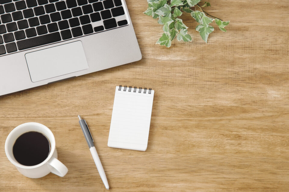 工夫が施された在宅勤務の人の椅子周り