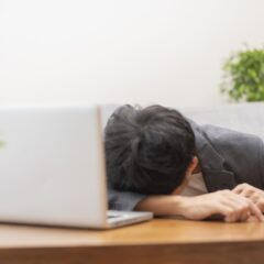 在宅ワークで溜まった疲労の解消法｜出勤より疲れるのはなぜ？