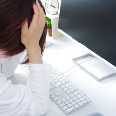 在宅ワークで身体の不調が増加？原因と予防方法をチェック